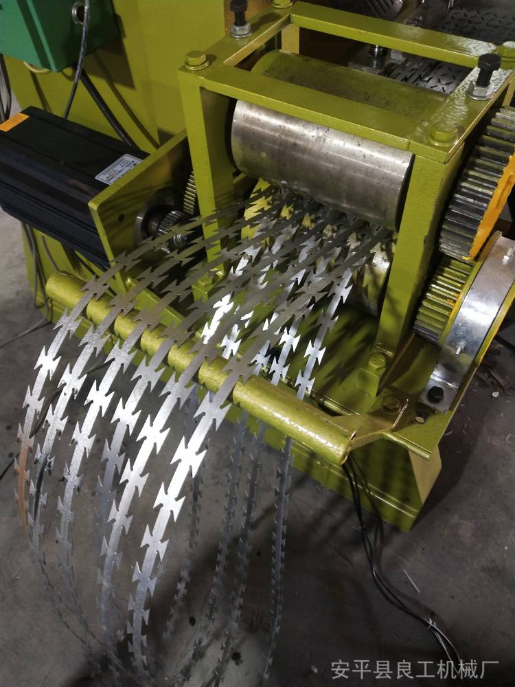良工bto-22 生产厂家高速刀片刺绳机出口赞比亚刀片刺绳自动卡扣机