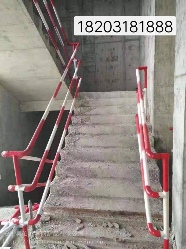 定型化四层拼装楼梯护栏 防护立柱 伯爵丝网制品
