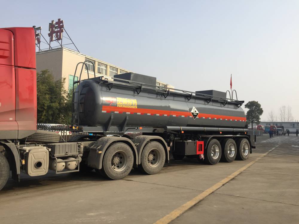 特运牌罐车,稀***钢衬塑罐车, 内滚塑罐车生产厂家