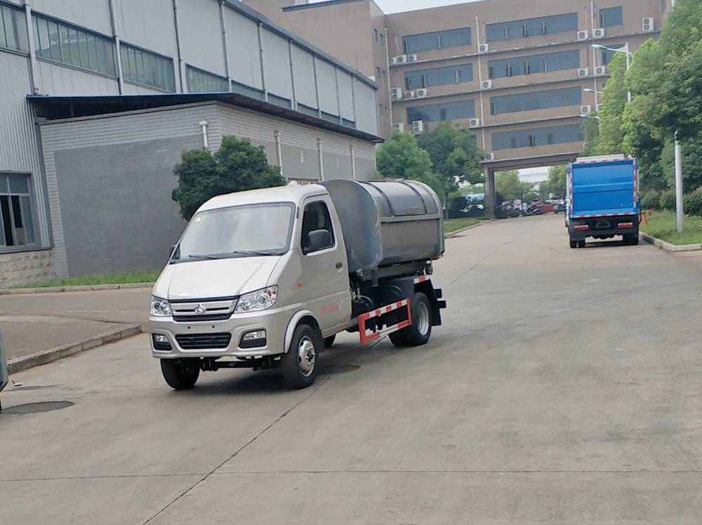 绝版国五垃圾车-长安车厢可卸式垃圾车3方钩臂式垃圾车