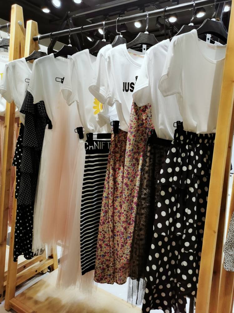 品牌折扣女装 【依人纱】 不规则樱花粉半身裙 ***折扣女装 20夏装***