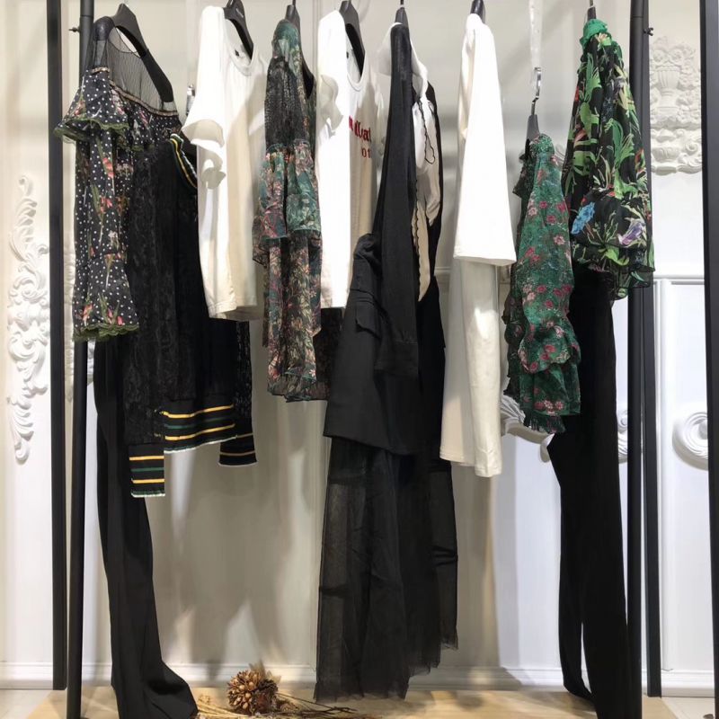 自由鸟想开品牌女装折扣店尾货库存批发走份少淑韩版时尚女装外搭t恤