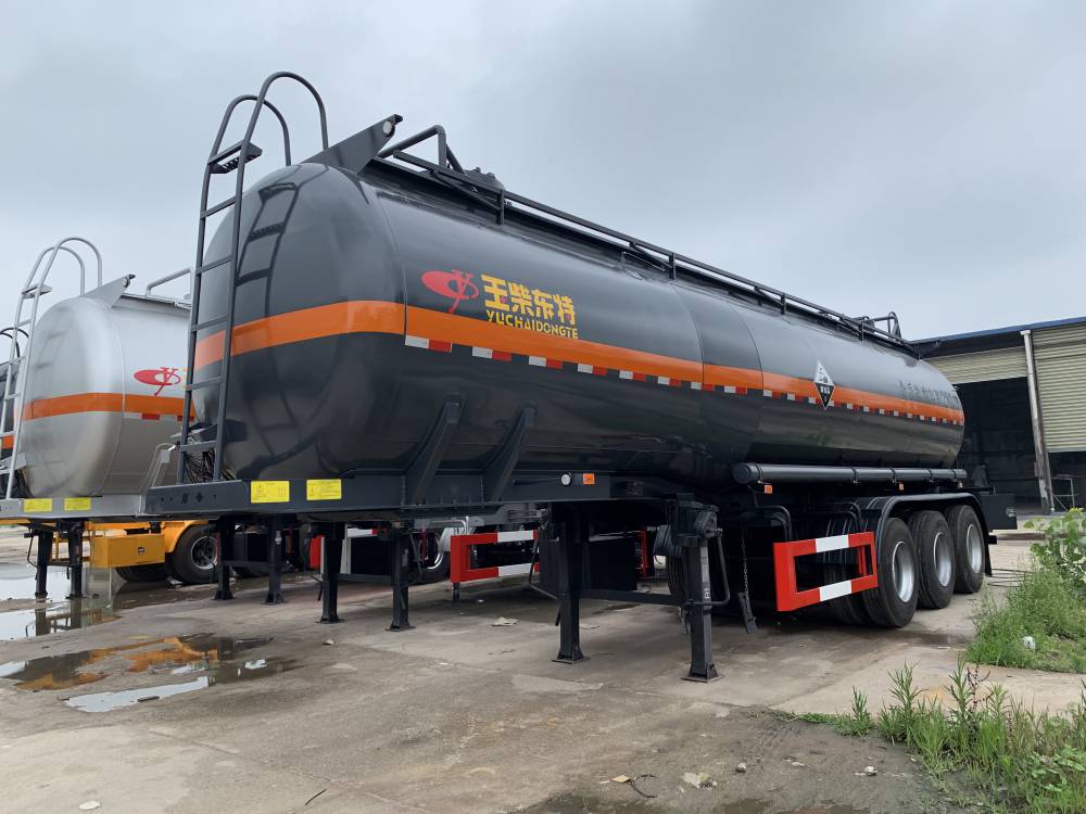 玉柴东特钢衬塑车,液碱钢衬塑罐车, 8类腐蚀液体罐车价格图片