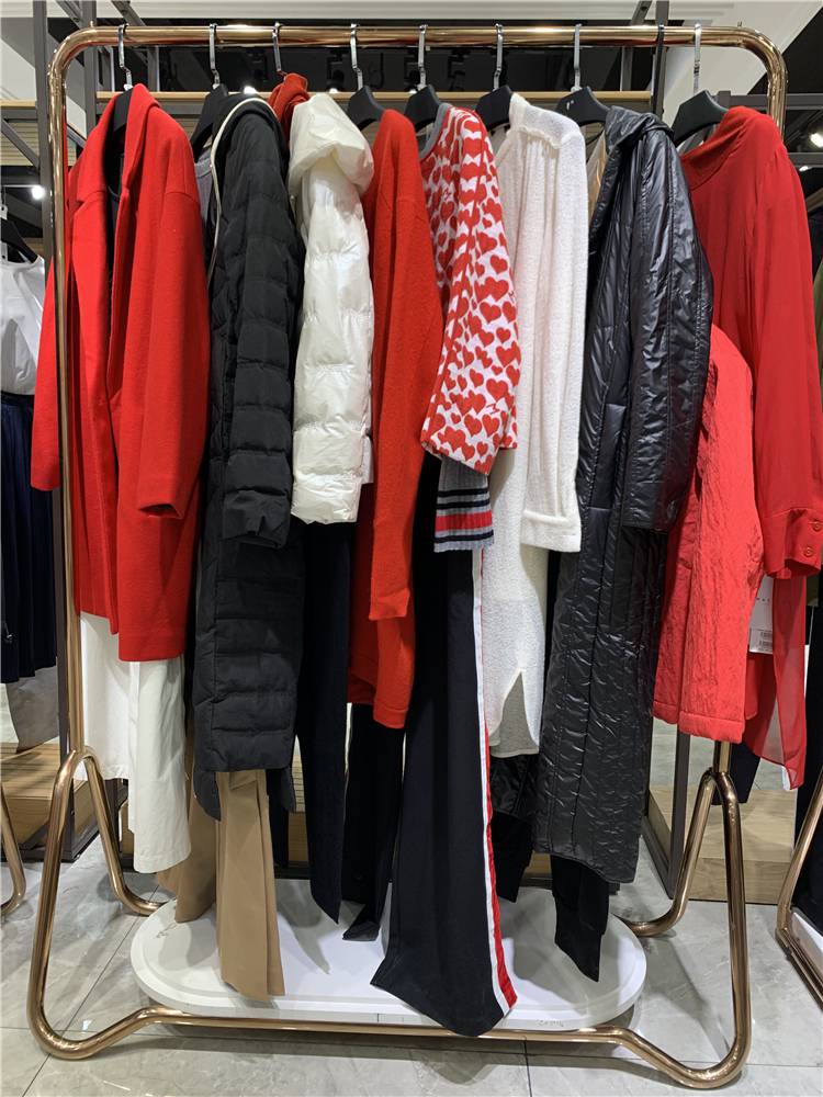 剪标江南布衣品牌女装折扣店货源供应商