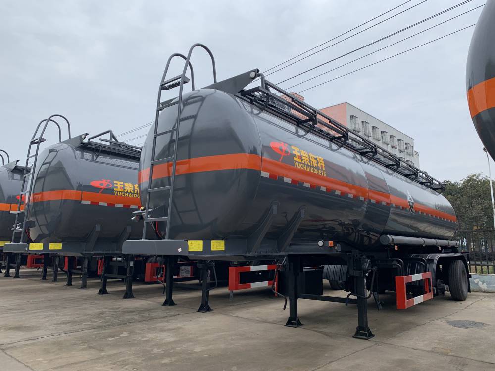 特运牌化工车,次***钢衬塑罐车, 8类酸碱化工半挂车批发价格