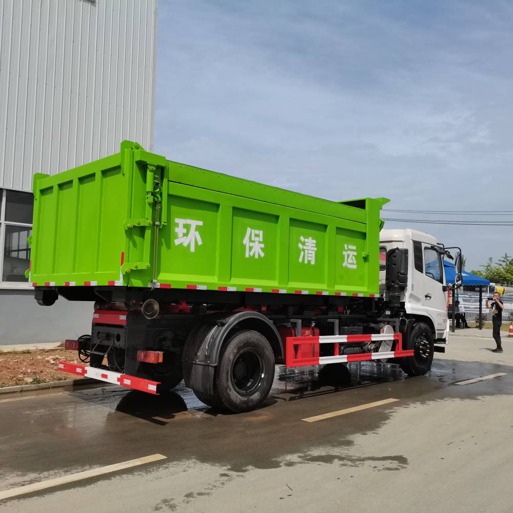 东风天锦勾臂垃圾车拖建筑垃圾翼展垃圾箱移动垃圾站配套使用