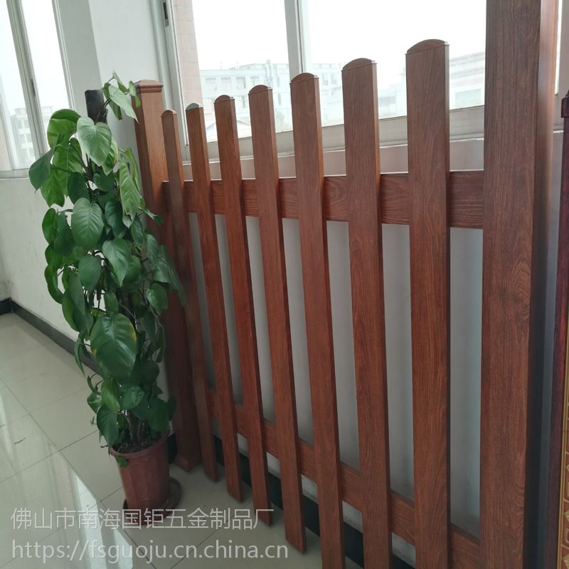 厂家供应国钜木纹铝围栏铝方通耐候刨花铝型材吊顶天花商场30底*300高