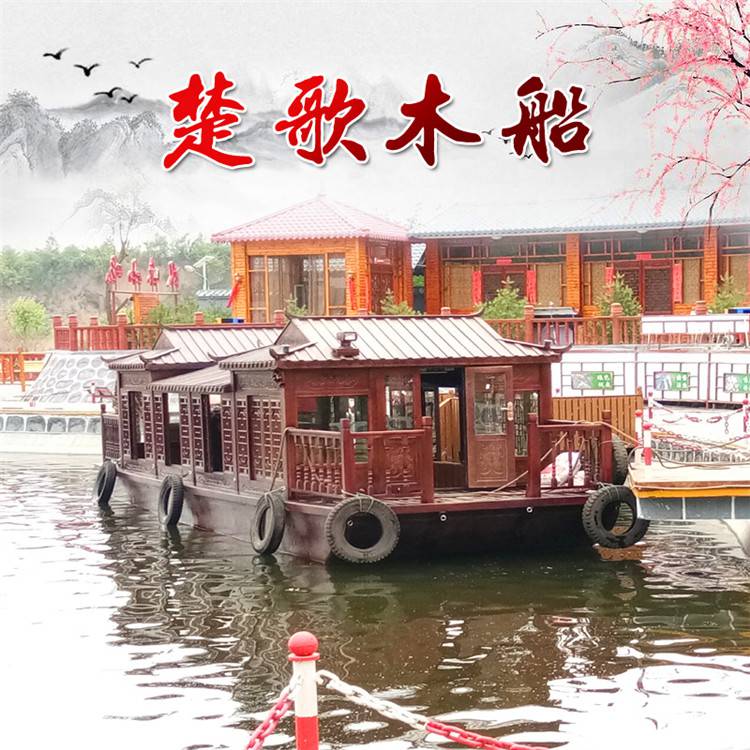 冬青湖旅游景区夜晚亮化的休闲观光船价格美丽