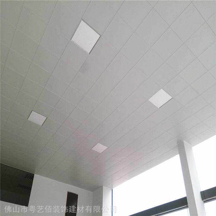 天津酒店60x60铝方板吊顶 0.8厚白色平面铝扣板吊顶