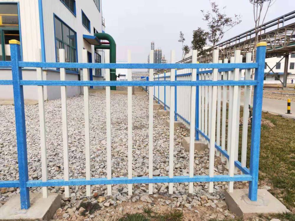 江苏玻璃钢护栏厂家化工厂防腐蚀蓝白色玻璃钢围栏污水厂围栏