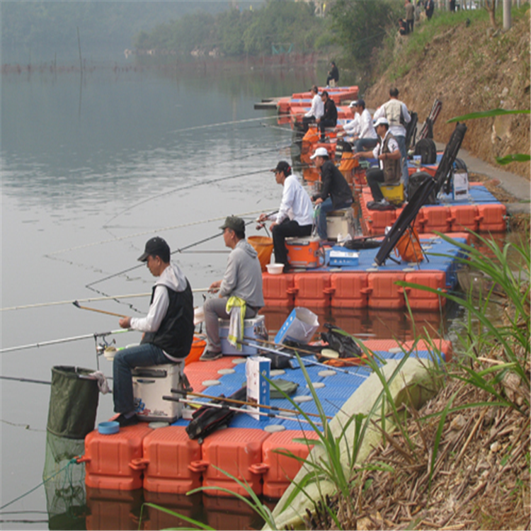水面浮桥栈道平台 水上钓鱼浮箱平台 水面房屋搭建施工