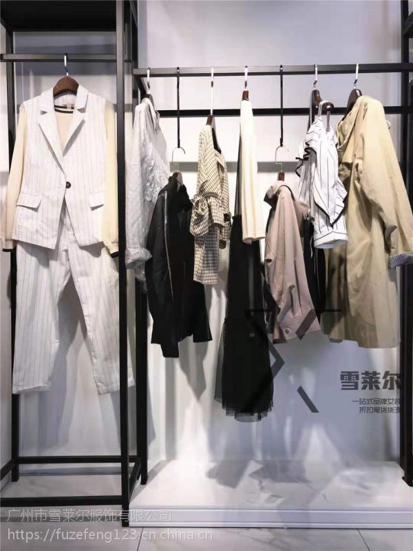 国内一线品牌女装货源布卡19新款风衣外套拿货渠道新款组货包