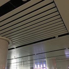 【丽水过道r84铝条扣吊顶 白色铝合金条板吊顶】图片