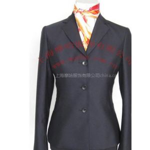 供应三粒扣女西服