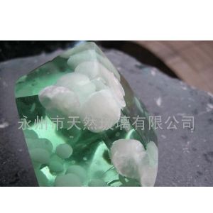 绿色天然玻璃石
