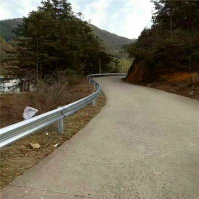 山东聊城波形护栏板 公路防撞护栏 乡村公路安保防撞护栏 冠县波形