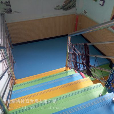 pvc楼梯踏步厂家 商场pvc楼梯踏步,幼儿园防滑楼梯踏步 种类齐全 质量