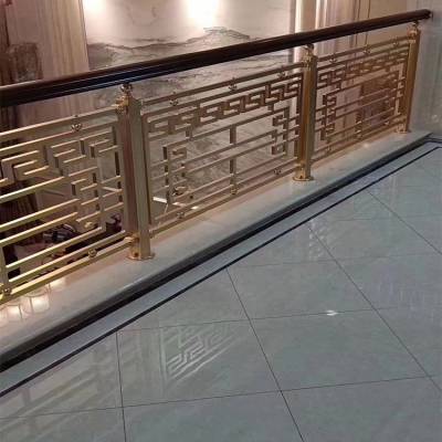 别致装修平台通透围栏中式艺术图案雕刻,电镀钛金铜艺雕刻楼梯平台