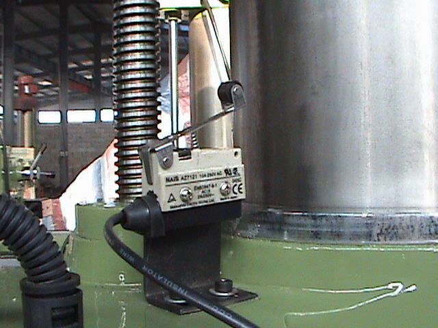 供应外贸摇臂钻 z3040x10双立柱立式摇臂钻 钻孔攻丝 保修一年