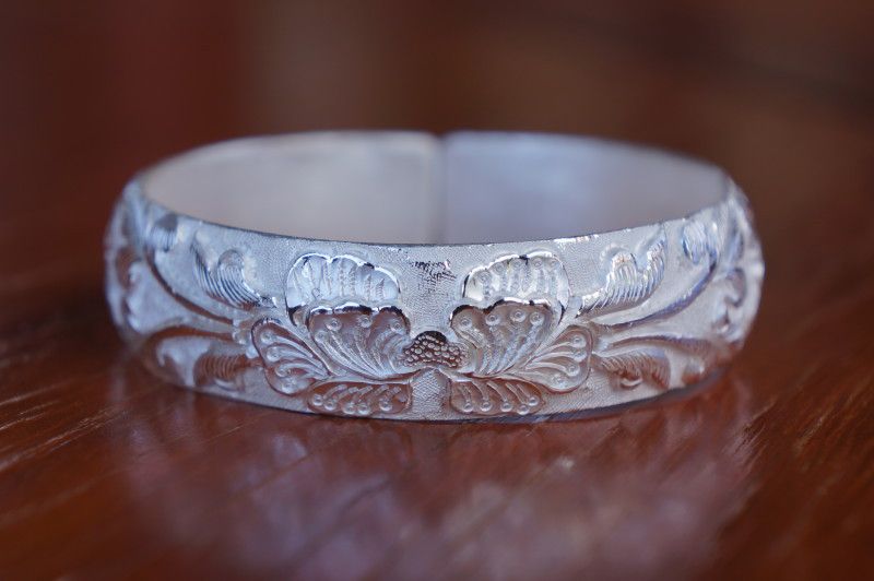 大理鹤庆新华石寨子银饰 足银 99纯银手镯 纯手工手镯批发
