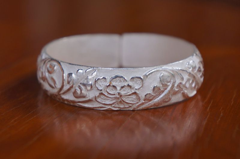 大理鹤庆新华石寨子银饰 足银 99纯银手镯 纯手工手镯批发