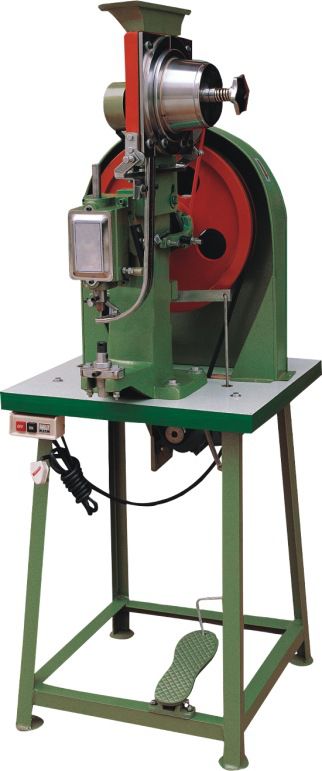 供应半自动鸡眼机