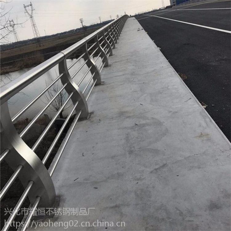 耀恒城市道路两侧扶手栏杆不锈钢复合管护栏安全防护栏杆