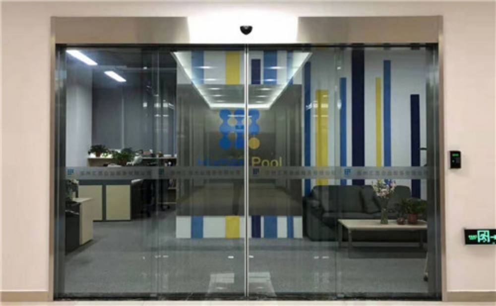 深圳龙岗玻璃门价格 玻璃门安装玻璃门维修