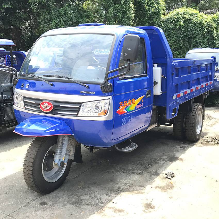 成都五徵柴油三輪車工程用全封閉駕駛室三輪車三開門三輪車廠家價