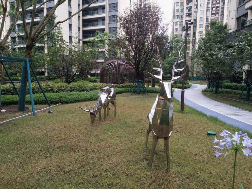 重庆小区景观雕塑不锈钢镜面块面鹿子