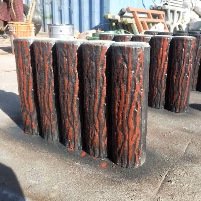 水泥仿木树桩围栏是一种新型的景观材料,是用先进技术,以石子,石粉为