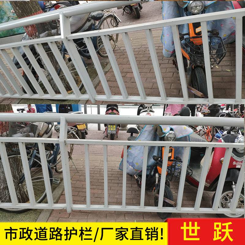 郑州市政交通护栏厂家郑州交通隔离护栏批发市政隔离带护栏影响交通