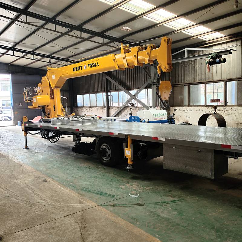 定制款拖拉机随车吊德建重工6吨拖拉机平板吊车楼板集装箱专用拖拉机