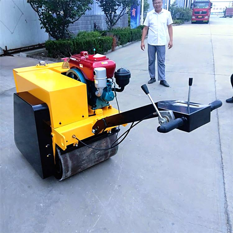 手扶式单轮压路机道路压实柴油压路机迷你型沟槽回填压实机