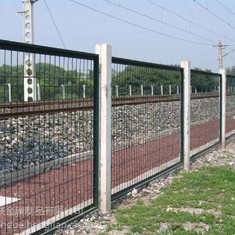 供应浸塑铁丝圈地隔离护栏网道路护栏网定做铁路养殖场防护栏网铁路防护网
