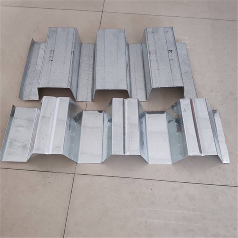 彩钢压型板YX75-293-880安装现场图片