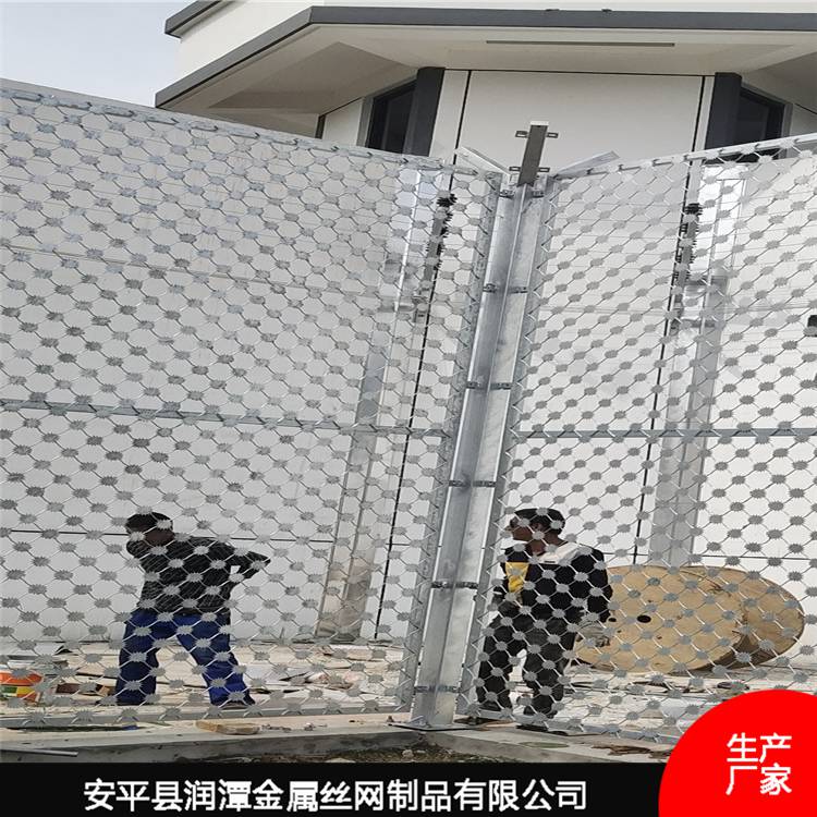 梅花刺片钢网墙通道防护网护栏网安装厂家