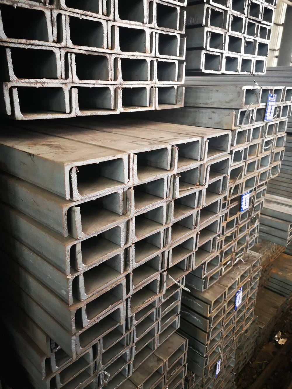 昆钢牌q235a国标重型槽钢主用于建筑钢结构房屋横梁