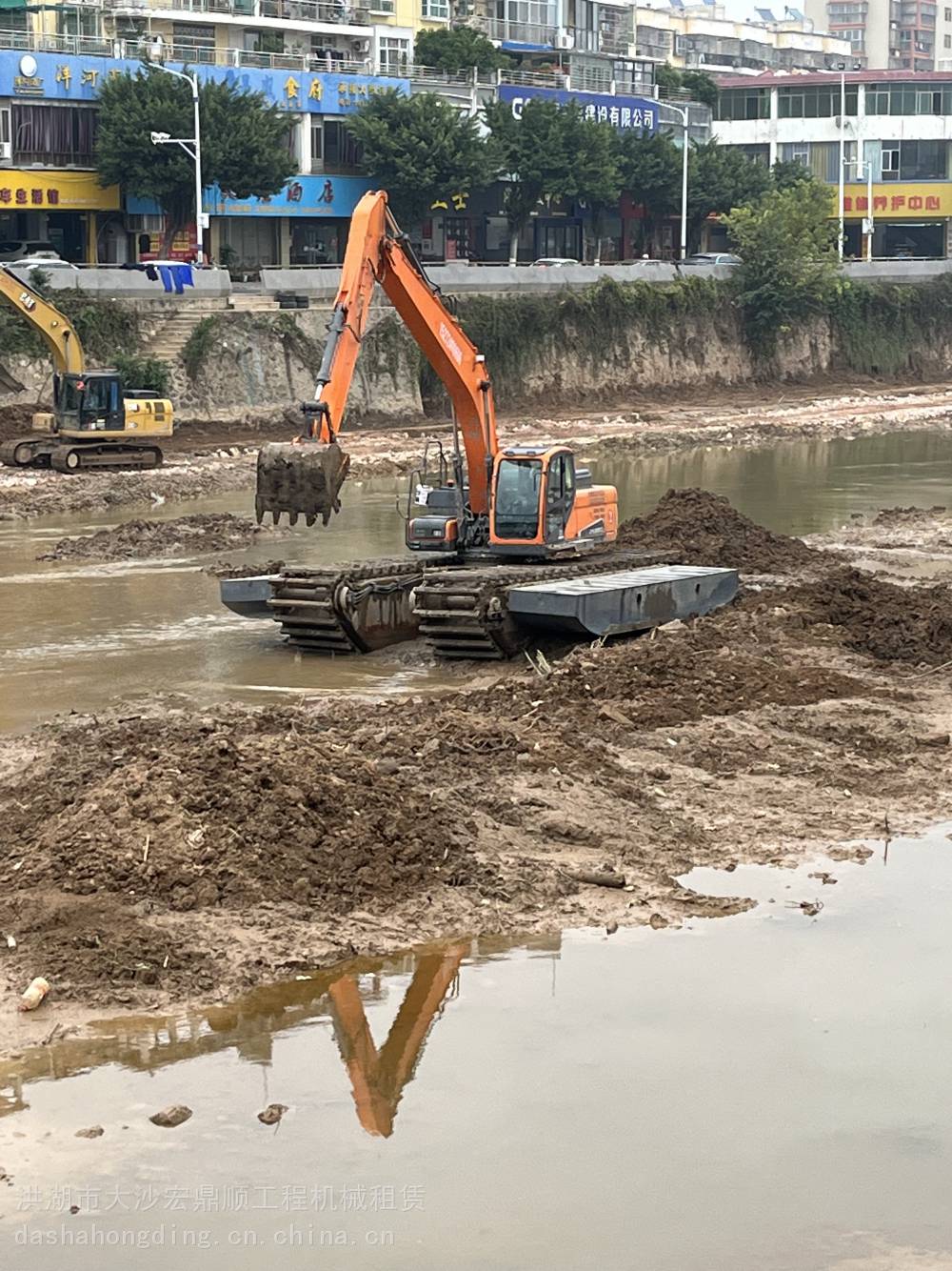桂林水陆挖掘机租赁按月多少钱