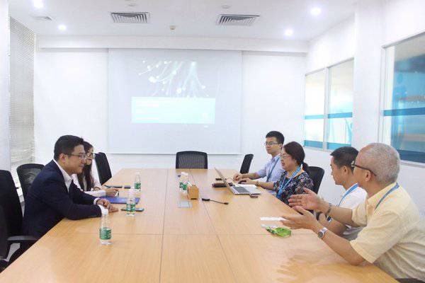 颁证仪式现场，双方主要项目人员回顾项目过程，总结合作经验