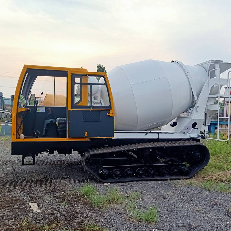 广西用履带混凝土搅拌运输车履带混凝土罐车2方工程履带罐车