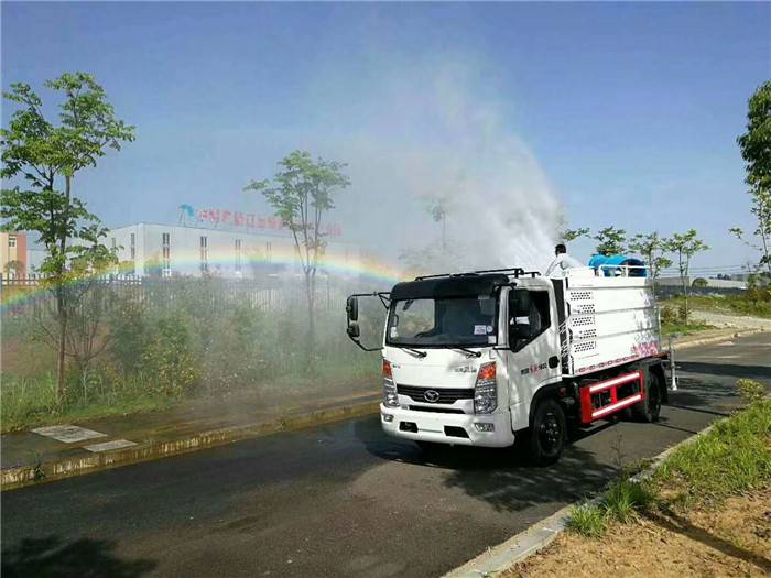 松原5吨东风洒水车全国送车