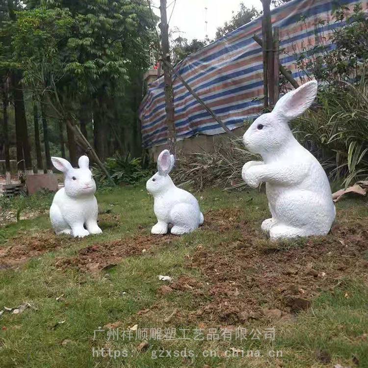 景观卡通动物雕塑玻璃钢兔子雕塑园林摆件