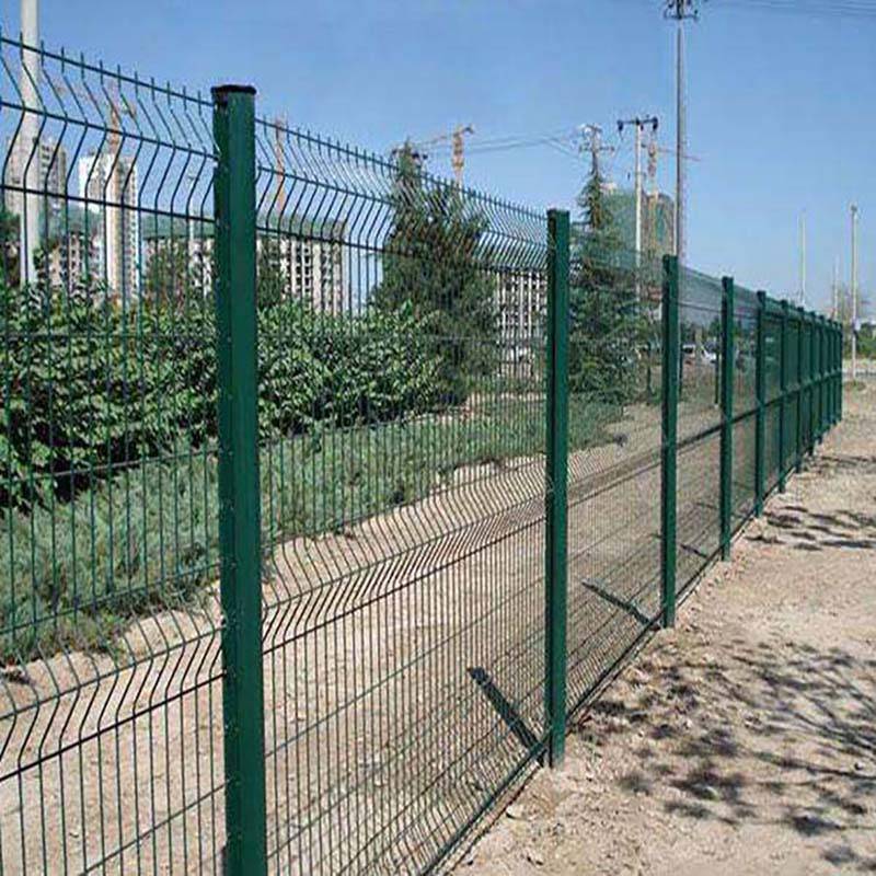 草坪护栏 体育场隔离网厂家 防盗围墙网价格