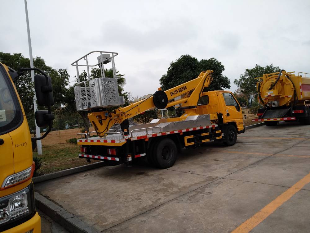 江铃蓝牌21米伸缩臂登高车 21米直臂路灯维修车