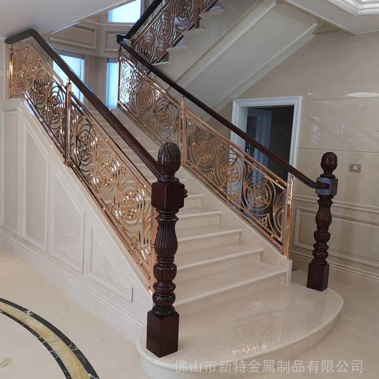 简简单单的设计别墅家居铜雕花楼梯扶手室内安装图