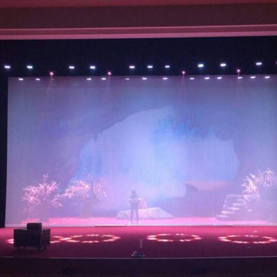 顺泰万里舞台幕布有限公司 产品展厅 >厂家直销进口阻燃无缝投影纱幕