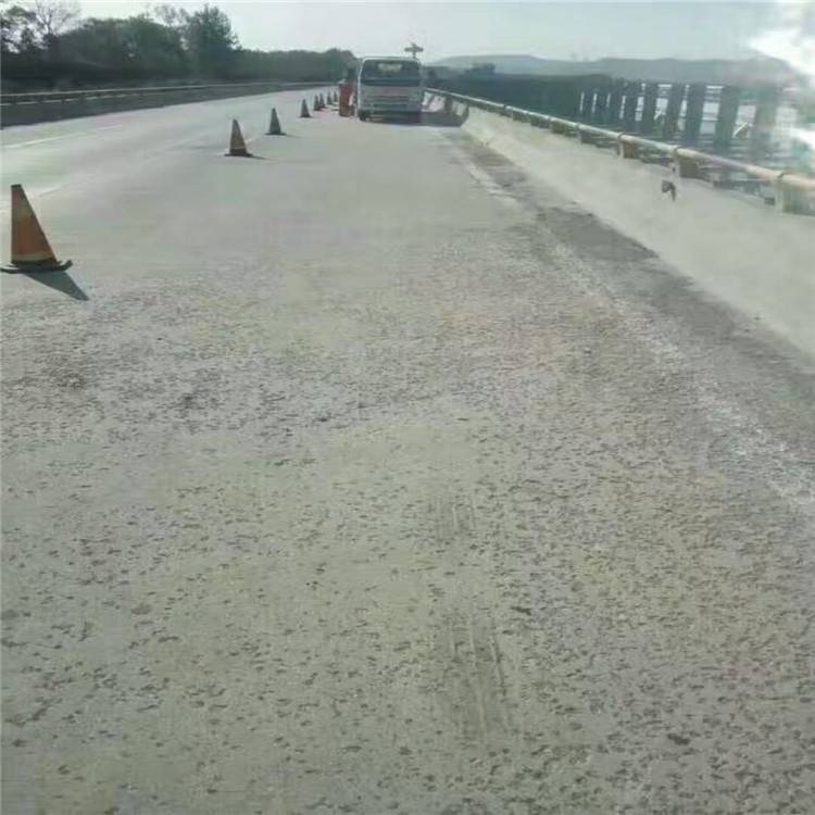 中德新亚厂家出售水泥路面快速修复水泥路面起砂起皮漏石子高强修补料