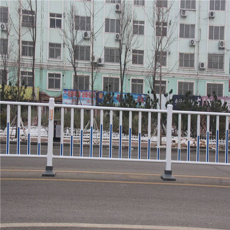 市政护栏城市道路隔离护栏人行道中央防撞锌钢围栏蓝白防护栏