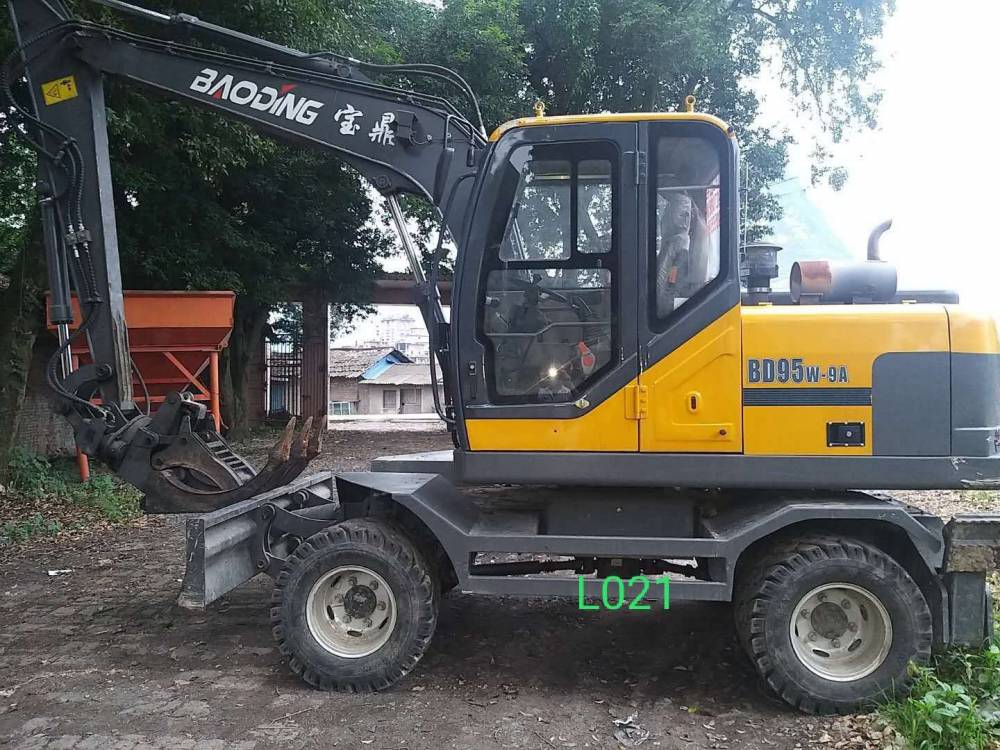 【九成新宝鼎轮挖二手轮式挖掘机转让】图片